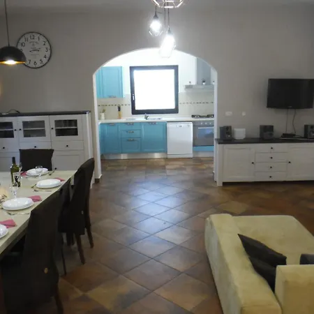 Fuma Villa Marcana